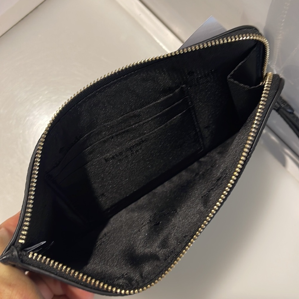 Kate Spade Medium Lucy L-Zip Wristlet Pebble Leather 
COLOR:
Black 
NWT - Picture 4 of 16